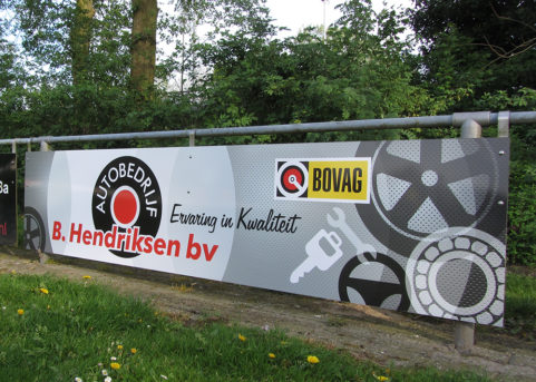 Garagebedrijf B. Hendriksen bv - reclamebord voetbalveld